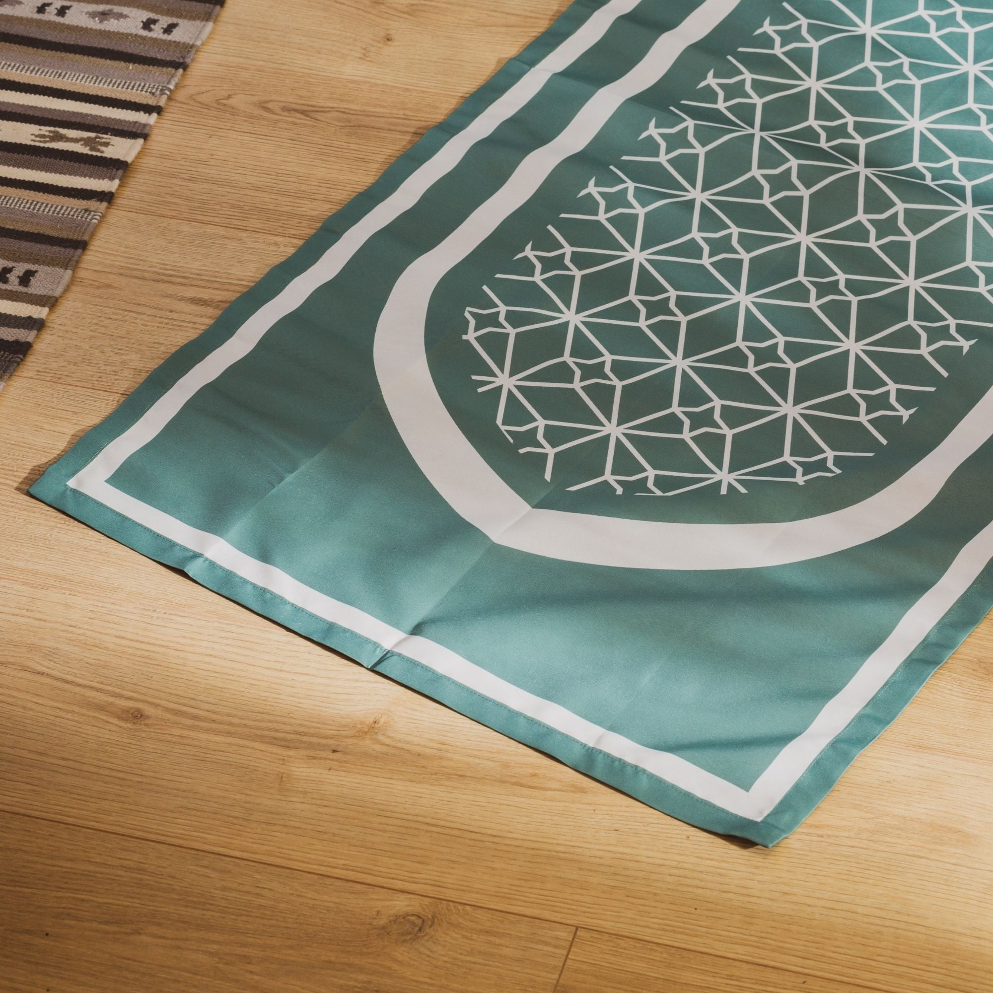 BAHA portable green pocket travel waterproof foldable islamic prayer mat/rug for Muslims on the ground