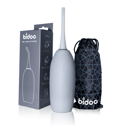 Portable bidet for Muslims with sprayable bottle: "Portable bidet for Muslims with sprayable bottle - a convenient and discreet solution for maintaining Islamic hygiene on-the-go in grey color.